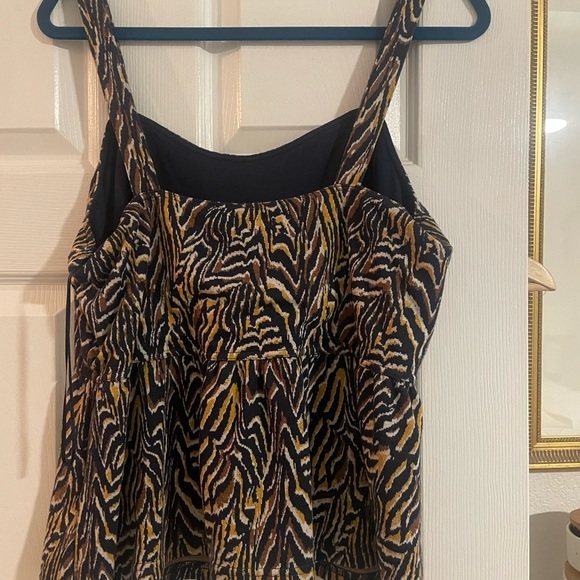 Very pretty Anthropologie tank blouse, peplum style. - Picture 6 of 6
